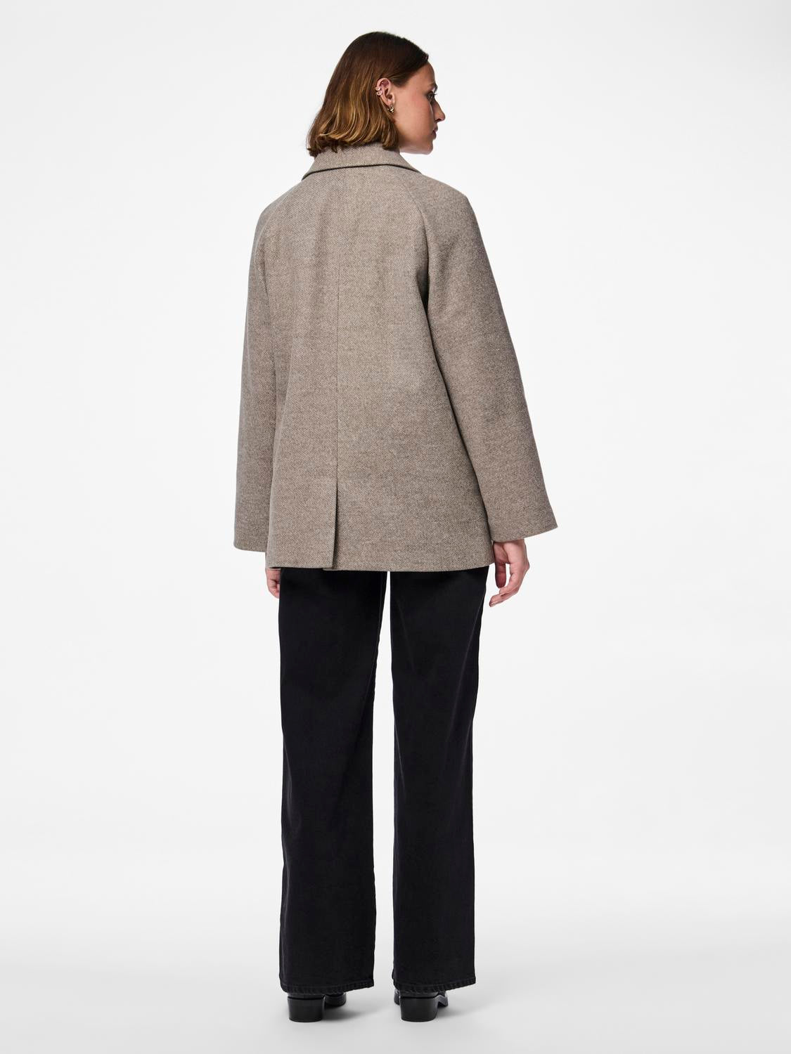model_shot-back